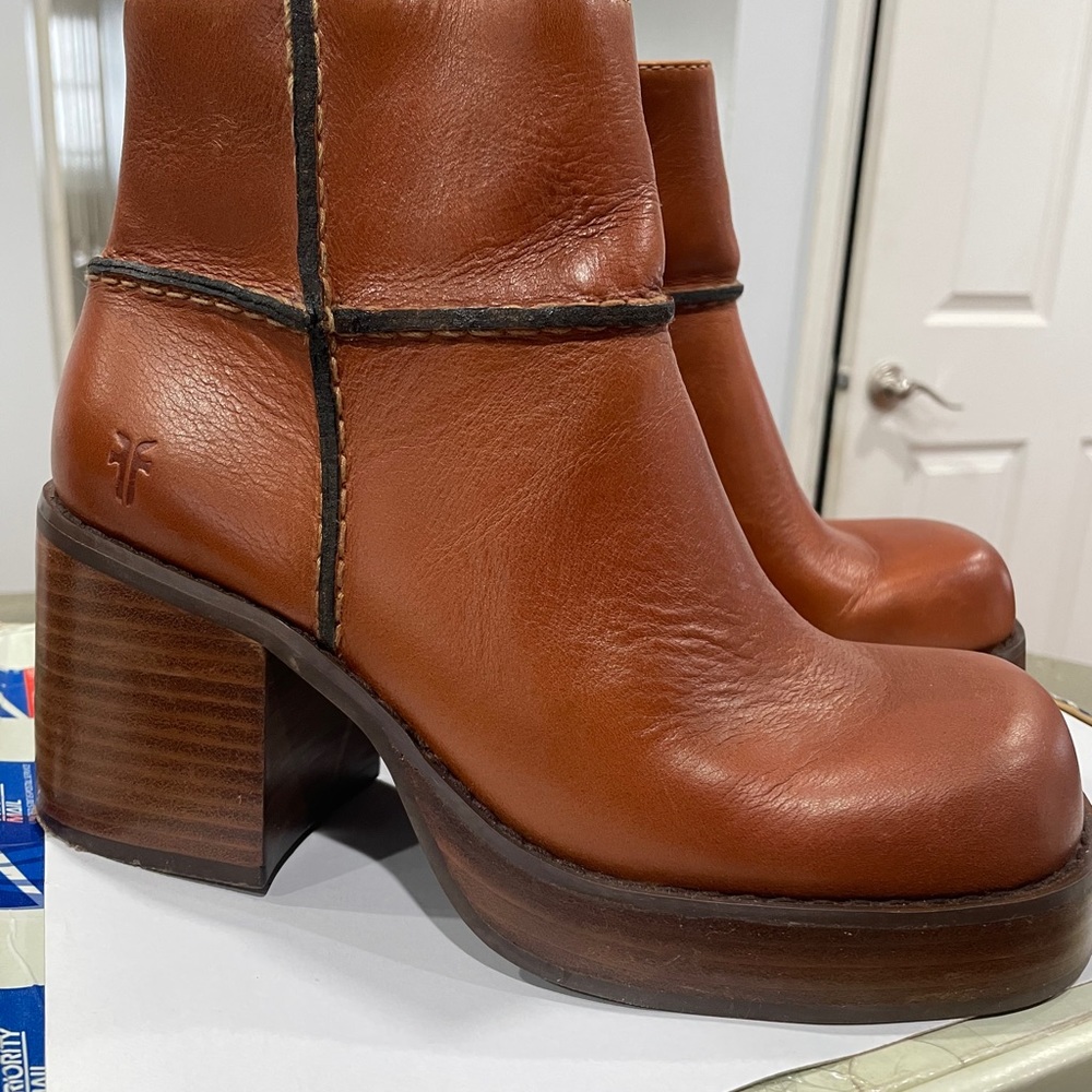 FRYE “Villager” Platform Booties Sz 9 Vintage